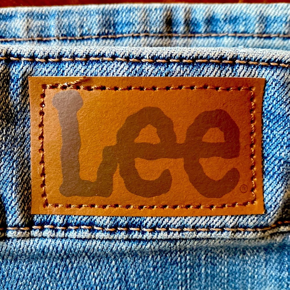 Women’s Lee brand blue denim jeans size 16 NWT